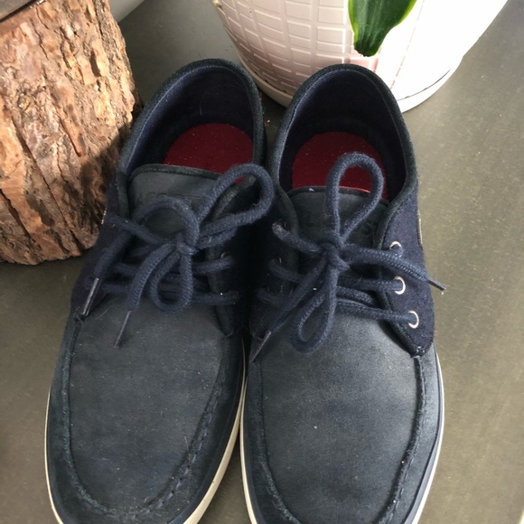 Lacoste shoes - Picture 2 of 4